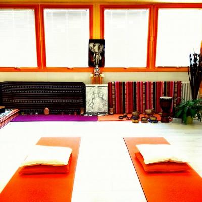 Préparation de la salle pour Yoga Thérapie en individuel